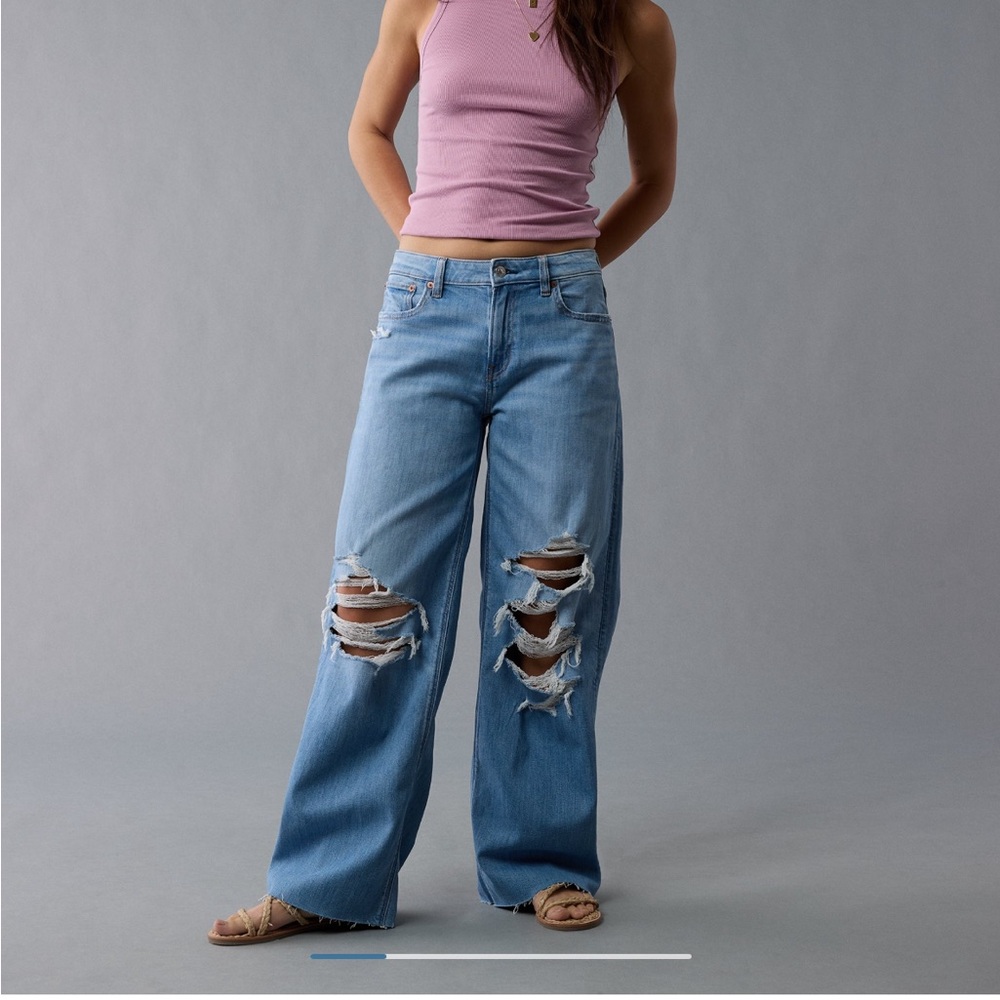 Women's American Eagle Distressed baggy Blue Jeans